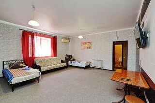 Отель Александровский Темрюк Большой двухместный номер с 1 кроватью-5