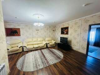 Отель Александровский Темрюк Cемейный номер с собственной ванной комнатой-2