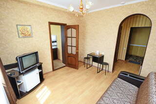 Отель Александровский Темрюк Большой двухместный номер с 1 кроватью-9