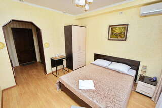 Отель Александровский Темрюк Большой двухместный номер с 1 кроватью-3