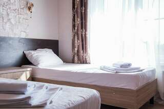 Отель Александровский Темрюк Бюджетный двухместный номер с 2 отдельными кроватями-7