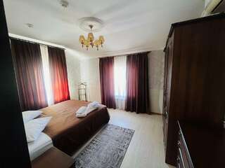 Отель Александровский Темрюк Cемейный номер с собственной ванной комнатой-4