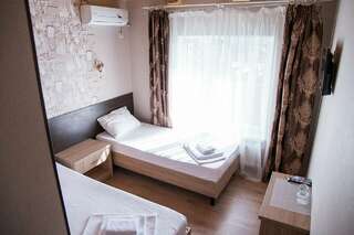 Отель Александровский Темрюк Бюджетный двухместный номер с 2 отдельными кроватями-8